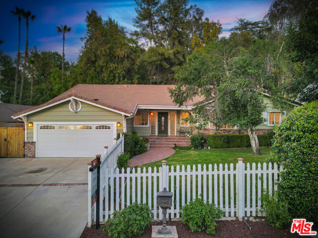 5252 Vanalden Avenue, Tarzana CA: https://media.crmls.org/mediaz/b44ce926-357d-4872-9b14-614845e36803.jpg