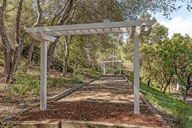 25600 Willow Pond Lane, Los Altos Hills CA: https://media.crmls.org/mediaz/b44d1827-21f1-4914-9886-a97fe66e021b.jpg