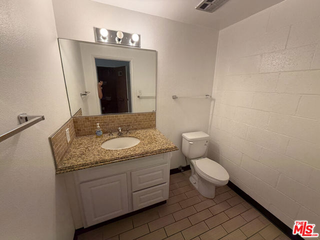 843 4th Street, Santa Monica CA: https://media.crmls.org/mediaz/b44d7454-a8f2-4da2-920c-ed636f56035c.jpg