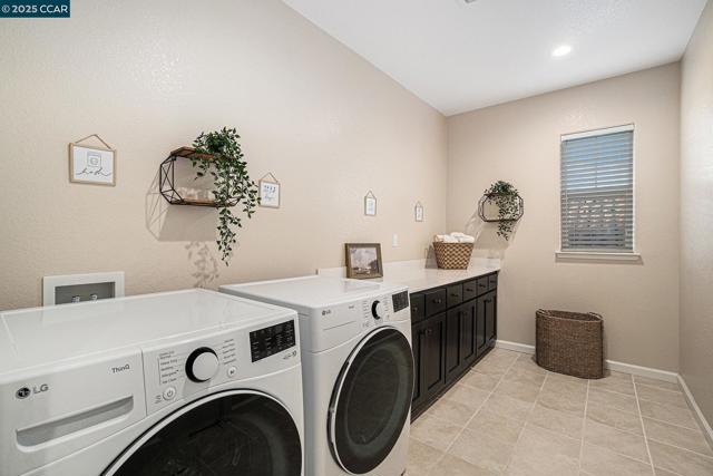 208 Littleton St, Oakley CA: https://media.crmls.org/mediaz/b44d91c9-942a-4eaa-9f9b-116be886f83c.jpg