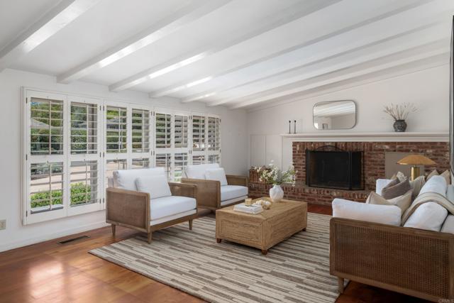 Detail Gallery Image 4 of 30 For 1381 W Muirlands Dr, La Jolla,  CA 92037 - 3 Beds | 3 Baths