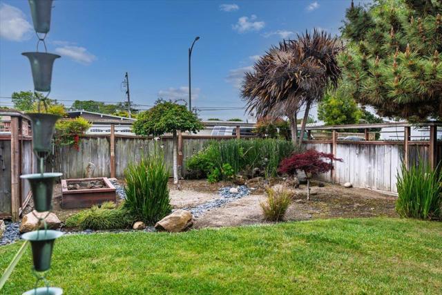 2037 Harding Avenue, San Mateo CA: https://media.crmls.org/mediaz/b44e68fb-8ed5-4d82-80a0-838d3d93bf5b.jpg
