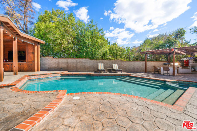 6243 Watertree Court photo 2