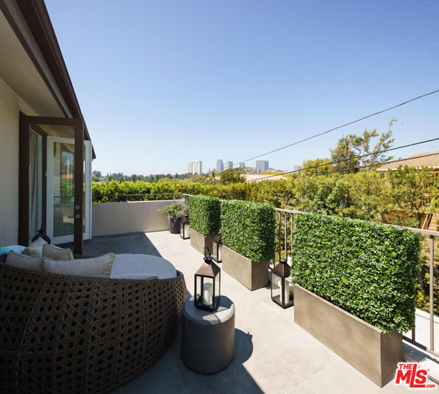 9515 Kirkside Road, Los Angeles CA: https://media.crmls.org/mediaz/b44ee1aa-f217-495b-a73a-e7491ad9db97.jpg