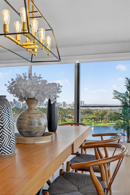 1810 Avenida Del Mundo, Coronado CA: https://media.crmls.org/mediaz/b44f6c70-01bc-4f93-9be3-a0ff550a8b1b.jpg