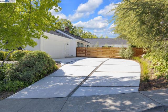 560 Old Orchard Drive, Danville CA: https://media.crmls.org/mediaz/b45138de-84a9-474d-a57d-71b62eefc4c9.jpg