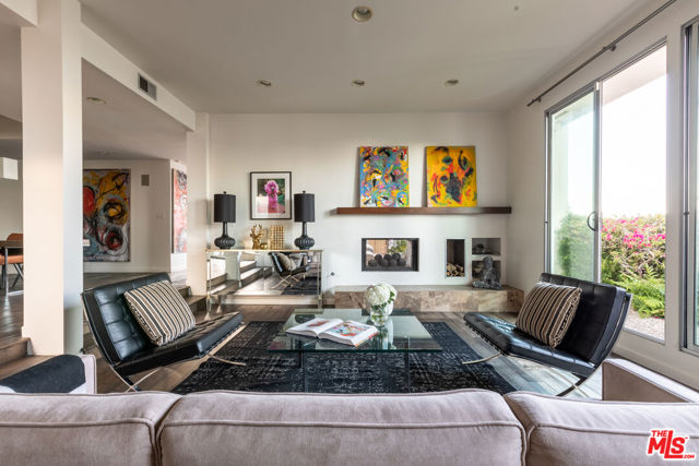 2224 Hercules Drive, Los Angeles CA: https://media.crmls.org/mediaz/b451c982-9157-4046-9b09-26f4e4da9cf3.jpg