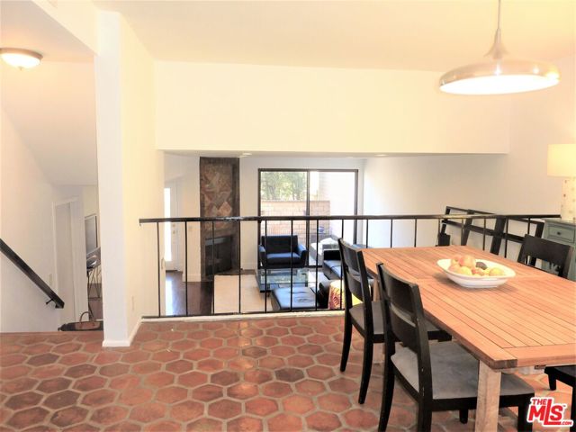 13065 Mindanao Way, Marina del Rey CA: https://media.crmls.org/mediaz/b4525d69-c19e-4427-a481-81e531832df9.jpg