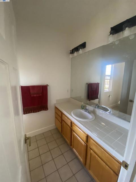 2732 Breaker Ln, Hayward CA: https://media.crmls.org/mediaz/b452ad11-fd99-4adf-adb7-9b43953a4398.jpg