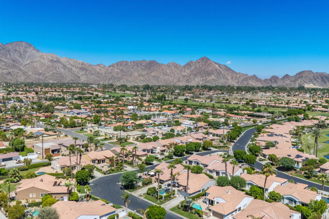 78858 Breckenridge Drive, La Quinta CA: https://media.crmls.org/mediaz/b452e107-aaba-4d8a-b3df-55c9ac600b37.jpg
