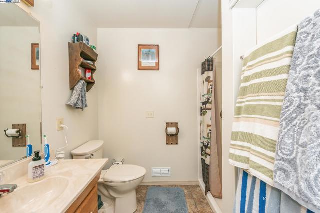 851 Mountain Aire Lane, Trinity Center CA: https://media.crmls.org/mediaz/b452ee82-516f-4a57-b8c3-c166380e5598.jpg