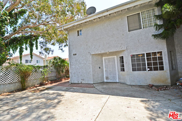 18989 GAULT Street photo 5