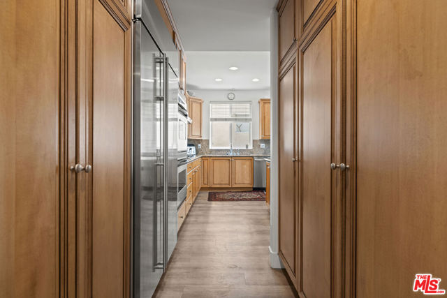 1450 S Beverly Drive, Los Angeles CA: https://media.crmls.org/mediaz/b4534456-ff0c-4aba-9a52-b79730e6c981.jpg