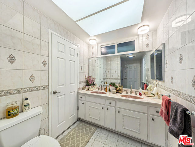 3308 Sparr Boulevard, Glendale CA: https://media.crmls.org/mediaz/b453bd53-6150-4627-a603-ae30939d51b9.jpg