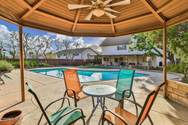 5260 Edgeware Drive, Calabasas CA: https://media.crmls.org/mediaz/b453e421-b467-4f28-91d0-f23b21c39d6c.jpg