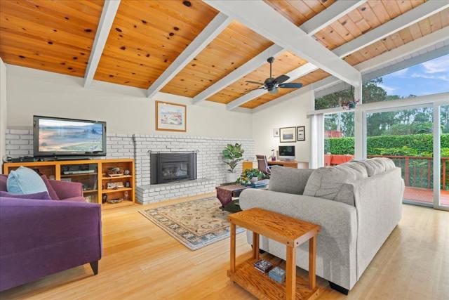 640 Rio Del Mar Boulevard, Aptos CA: https://media.crmls.org/mediaz/b4546e6b-af64-4c3d-997b-2597beff05fc.jpg