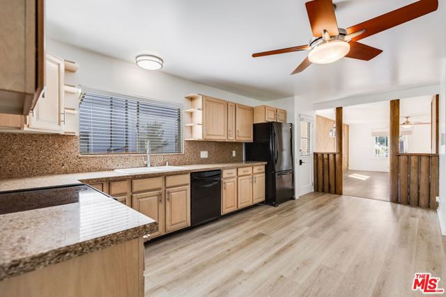 2324 Louella Avenue, Venice CA: https://media.crmls.org/mediaz/b454b101-10c5-4ded-a8d6-627e1e43c6c5.jpg