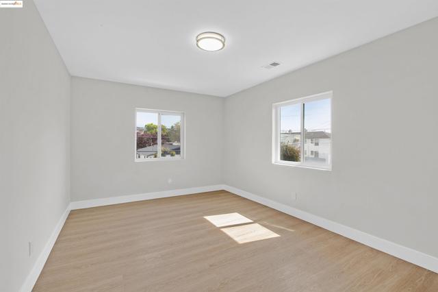 Image 39 of 49 For 2914 Stanton Street