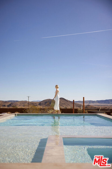 4375 Border Avenue, Joshua Tree CA: https://media.crmls.org/mediaz/b454d9ec-791a-4944-92ba-d7253c83ce16.jpg