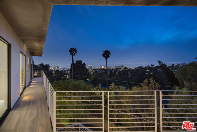 5751 Valley Oak Drive, Los Angeles CA: https://media.crmls.org/mediaz/b4551599-54ad-4f7d-9f3e-27004bd98027.jpg