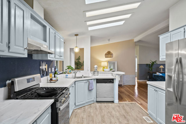 196 Cherokee, Topanga CA: https://media.crmls.org/mediaz/b455505b-4dc2-420d-a5e5-12b537161b89.jpg