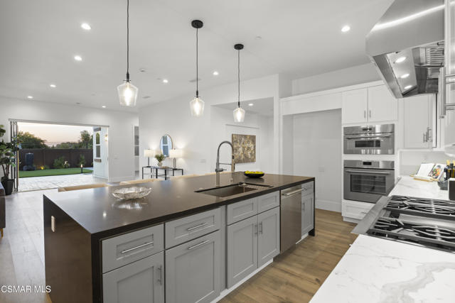 339 Toyon Court, Thousand Oaks CA: https://media.crmls.org/mediaz/b4557ab4-4c52-461e-840f-4fd518fd7194.jpg