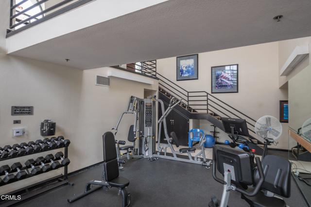 Detail Gallery Image 31 of 41 For 279 Camino Toluca, Camarillo,  CA 93010 - 3 Beds | 3 Baths