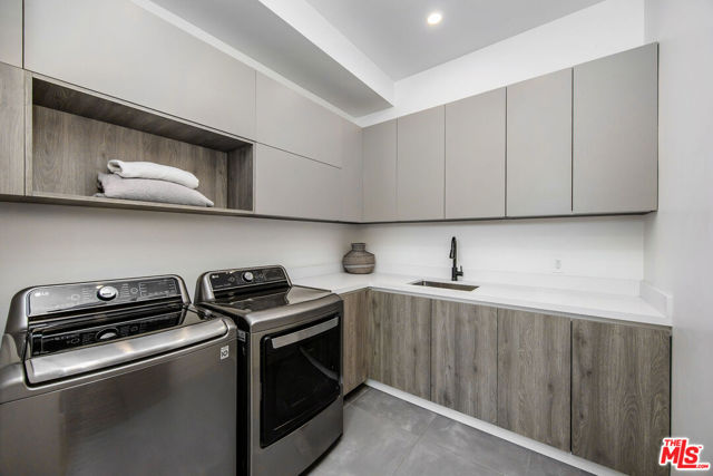 347 N Alfred Street, Los Angeles CA: https://media.crmls.org/mediaz/b4566bd4-a68f-4db4-a830-9271d115a8ab.jpg
