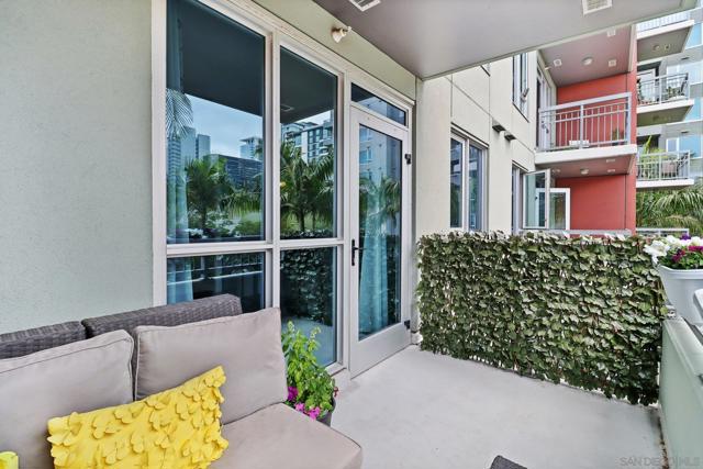 1580 Union St, San Diego CA: https://media.crmls.org/mediaz/b4566d68-ff7f-41f6-b22c-21520042769b.jpg