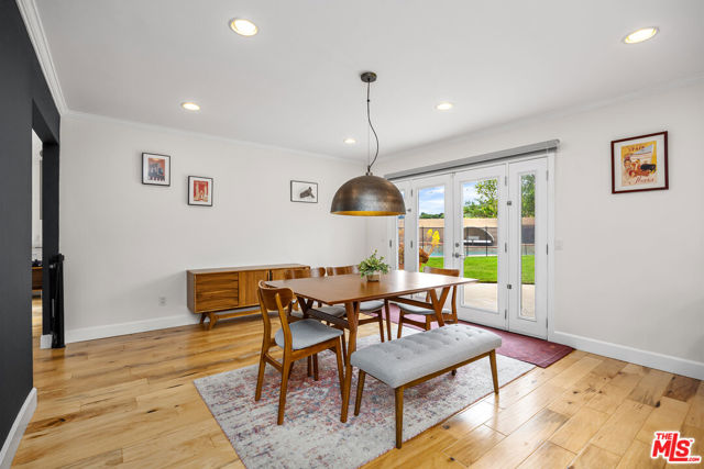 22518 Jameson Drive, Calabasas CA: https://media.crmls.org/mediaz/b4568d32-d81d-4220-8449-55e9746e8af6.jpg