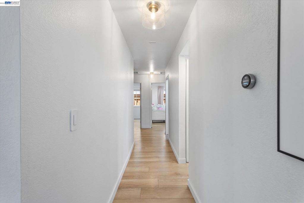 https://media.crmls.org/mediaz/b456ad7f-709d-46c4-a650-412db22b979d.jpg?preset=X-Large