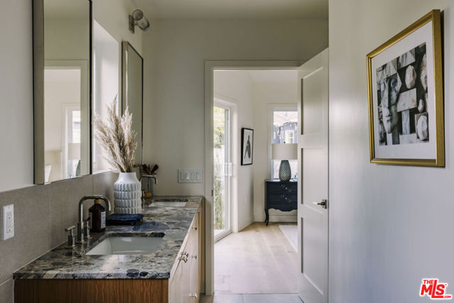 5168 Emporia Avenue, Culver City CA: https://media.crmls.org/mediaz/b456d9bf-4583-41ad-bee3-9421f517e36f.jpg
