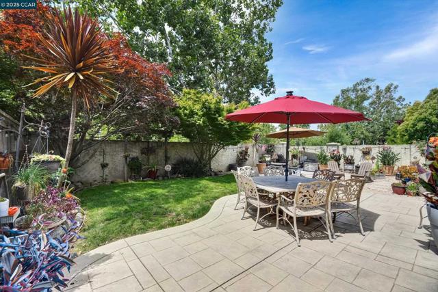 1033 LANTERN BAY, Hercules CA: https://media.crmls.org/mediaz/b4578121-e857-4f5e-8f25-0f98482050f7.jpg