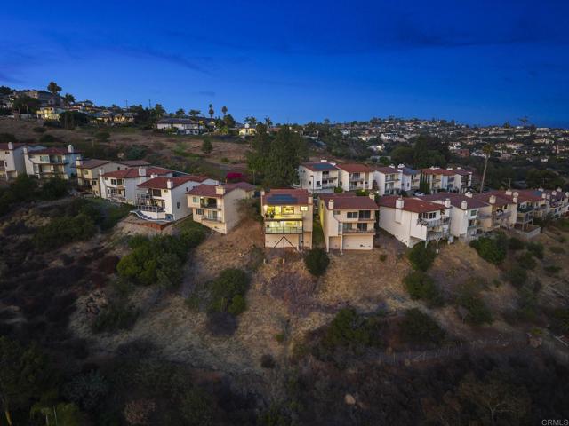 5968 Caminito De La Taza, San Diego CA: https://media.crmls.org/mediaz/b45796ae-91ae-4908-997d-bb5ad52af4db.jpg