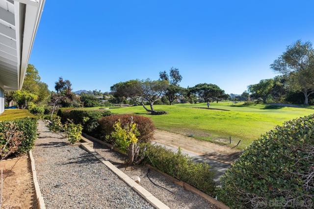 12039 Caminito Cadena, San Diego CA: https://media.crmls.org/mediaz/b4583fcc-1f8b-4396-9072-1cca0d57cc6f.jpg