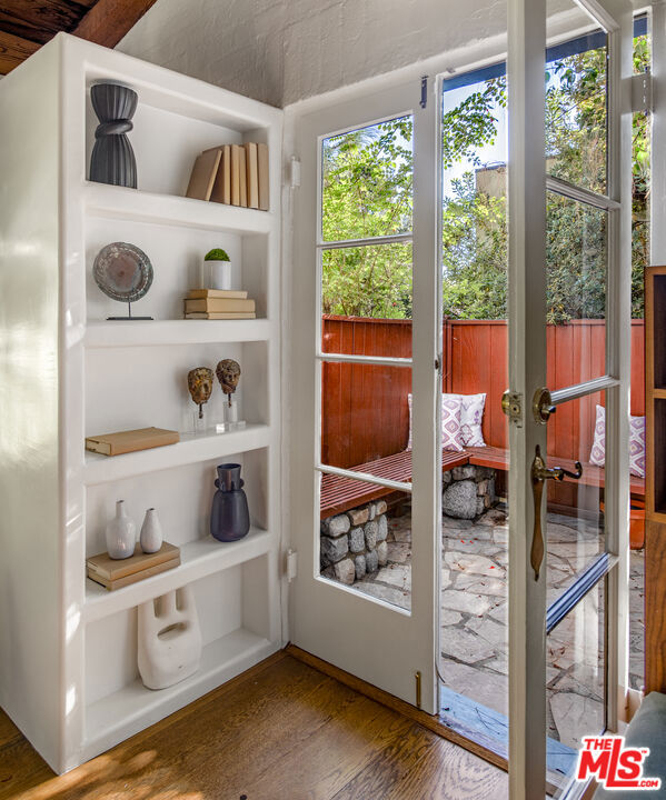 8027 Willow Glen Road, Los Angeles CA: https://media.crmls.org/mediaz/b458c554-759e-41df-8ec4-b47e6073e4d7.jpg