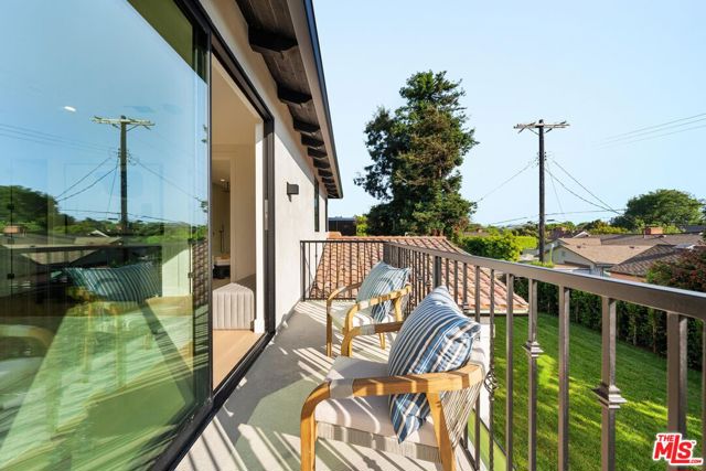 3267 Colby Avenue, Los Angeles CA: https://media.crmls.org/mediaz/b459776e-167e-4099-9bd3-2b3d622dfc01.jpg