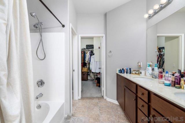 1622 Puffin Pl, Chula Vista CA: https://media.crmls.org/mediaz/b459b38a-1c9c-45fd-8df5-dcbc1f37e474.jpg