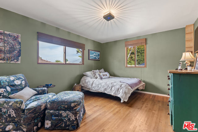 7132 Kentwood Avenue, Los Angeles CA: https://media.crmls.org/mediaz/b459c341-b9cb-493b-a4aa-8a5e2f4032bc.jpg