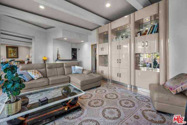 Drew Fenton | 10810 Via Verona Street Los Angeles CA | MLS: 7631190 Drew Fenton | 10810 Via Verona Street Los Angeles CA | MLS: 7631190