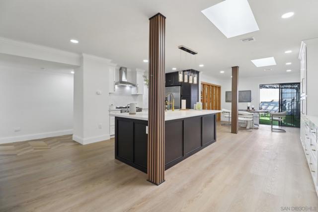 4367 Summit Dr, La Mesa CA: https://media.crmls.org/mediaz/b45aa4e0-3aa8-4676-bbcd-bd11effc257c.jpg