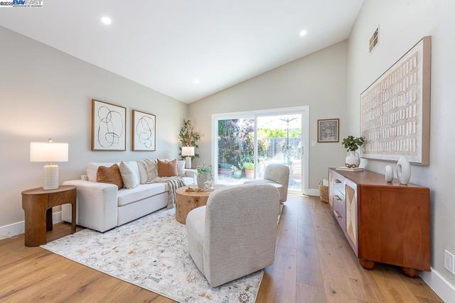 Image 23 of 54 For 32996 Soquel St