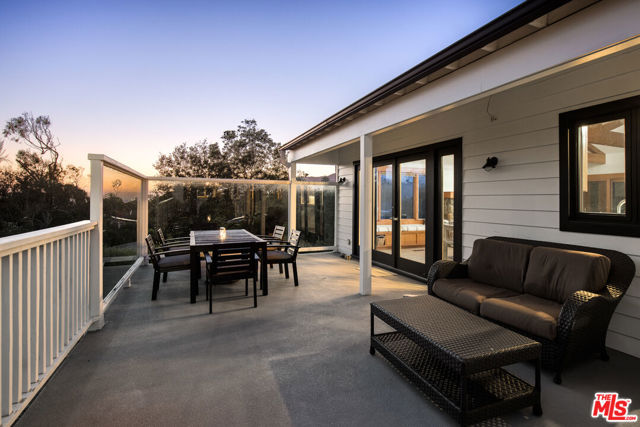 30362 Morning View Drive, Malibu CA: https://media.crmls.org/mediaz/b45c0c0c-438a-45fb-8980-dc318420cd19.jpg