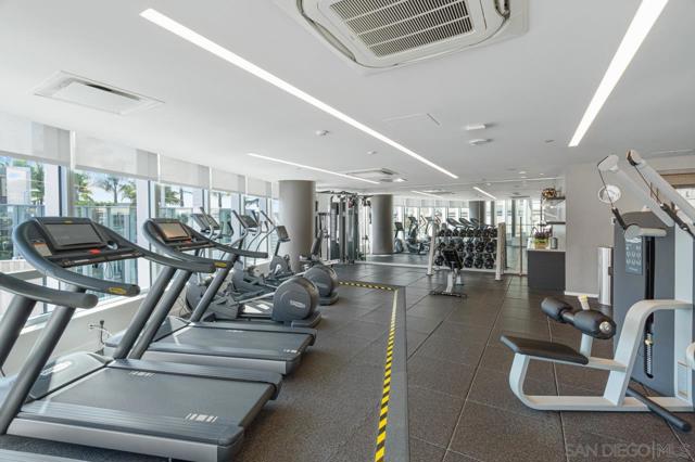 888 W E St, San Diego CA: https://media.crmls.org/mediaz/b45d3b07-008f-451c-ab76-bb8a8bd33141.jpg