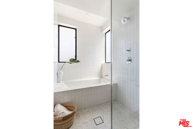172 S Avenue 58, Los Angeles CA: https://media.crmls.org/mediaz/b45d4618-6ea4-46fc-a7b2-6759719e29eb.jpg