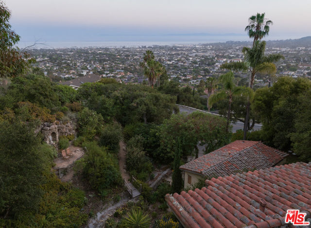 15 Loma Media Road, Santa Barbara CA: https://media.crmls.org/mediaz/b45d863d-bb70-4b60-9eec-1aa99eda1f0b.jpg