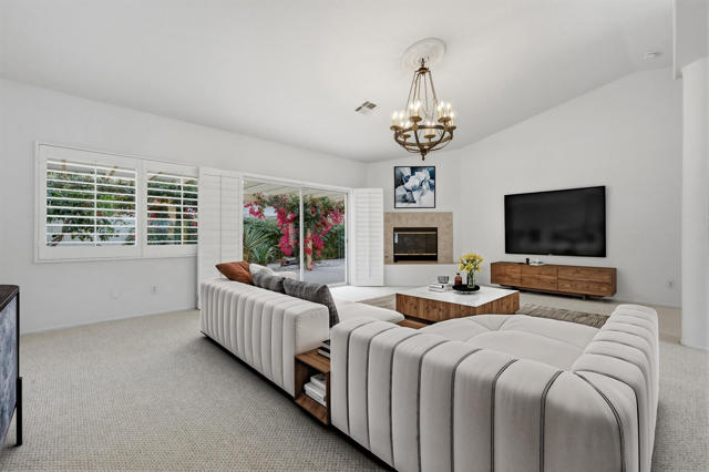 Image 6 of 42 For 78663 Como Court