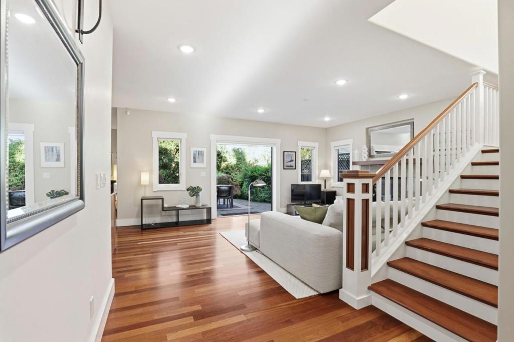https://media.crmls.org/mediaz/b45ee68b-2c32-420f-bbf5-318fa26b694e.jpg?preset=X-Large