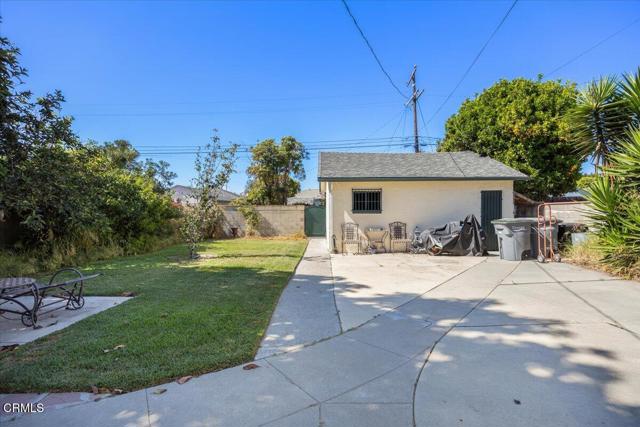 247 Douglas Avenue, Oxnard CA: https://media.crmls.org/mediaz/b45ef42d-833a-406e-a18d-110911bf84dc.jpg