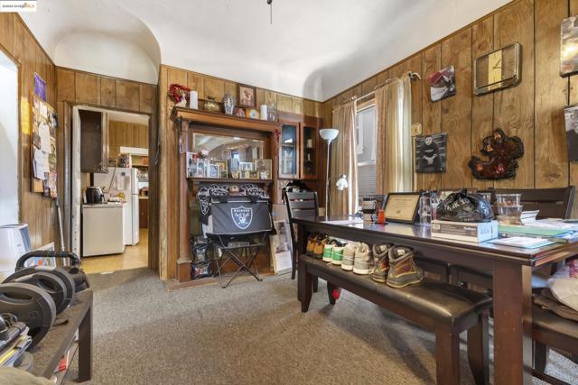 553 34Th St, Oakland CA: https://media.crmls.org/mediaz/b45f061e-3412-4790-9f20-7acc9194300a.jpg